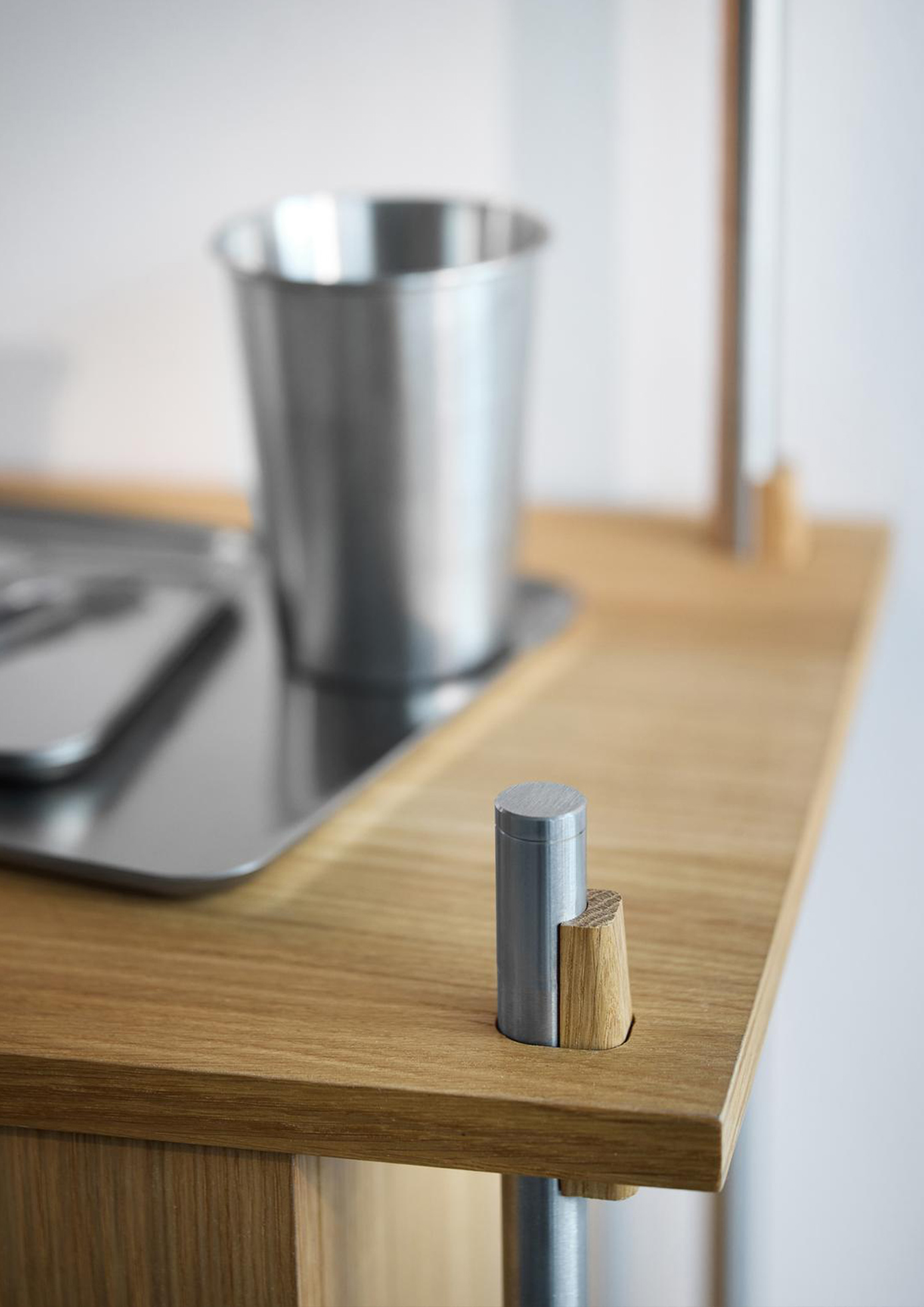 MOEBE_Shelving-System_IC_Oak-Stainless-Steel_High-Res_11a MOEBE_Shelving-System_IC_Oak-Stainless-Steel_High-Res_11a