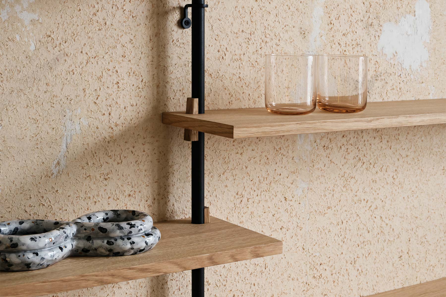 MOEBE_Wall-Shelving_IC_Oak-Black
